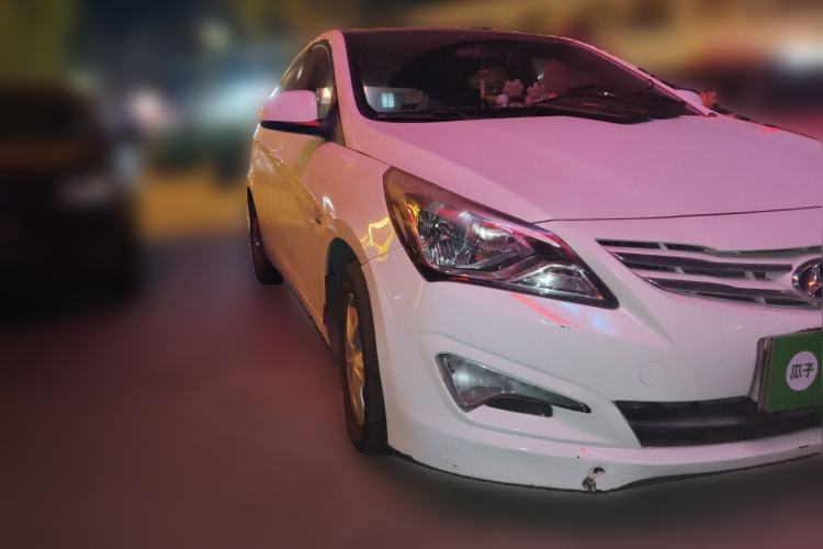 Used Hyundai Verna Ray 2014 1.4L Automatic GLX Front Right 45 Deg