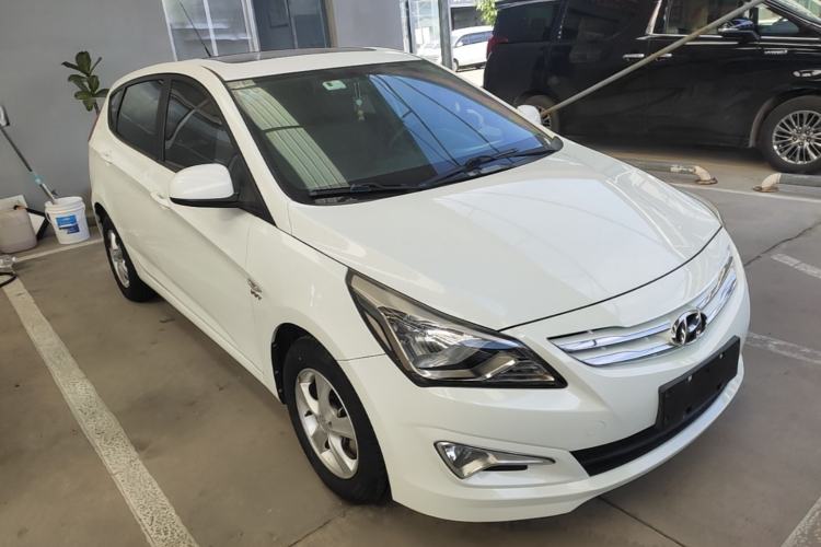Used Hyundai Verna Ray 2014 1.4L Automatic GLX Front Right 45 Deg