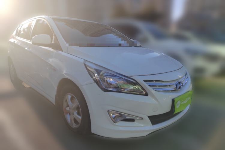 Used Hyundai Verna Ray 2014 1.4L Automatic GLX Front Right 45 Deg