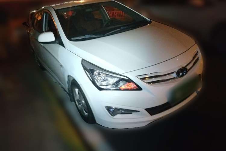 Used Hyundai Verna Ray 2014 1.4L Automatic GLX Front Right 45 Deg