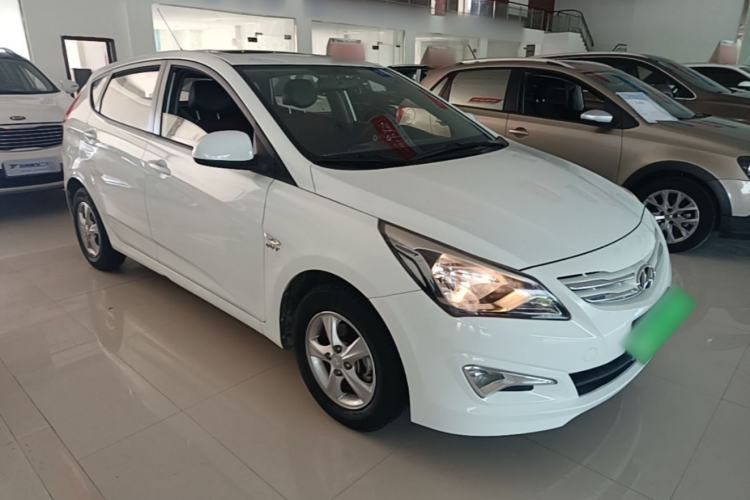 Used Hyundai Verna Ray 2014 1.4L Automatic GLX Front Right 45 Deg