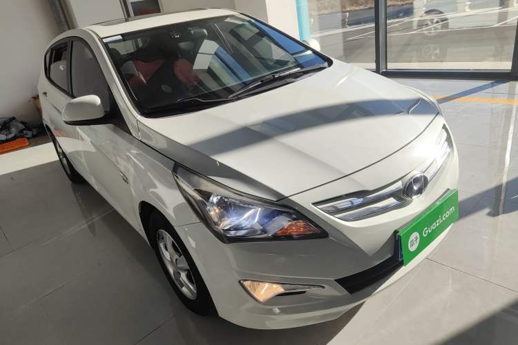 Used Hyundai Verna Ray 2014 1.4L Automatic GLX Front Right 45 Deg