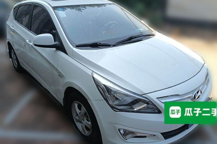 Used Hyundai Verna Ray 2014 1.4L Automatic GLX Front Right 45 Deg