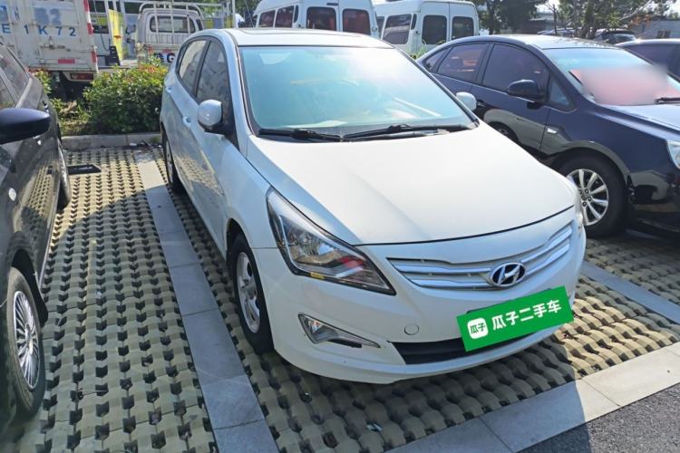 Used Hyundai Verna Ray 2014 1.4L Manual GLX Front Right 45 Deg