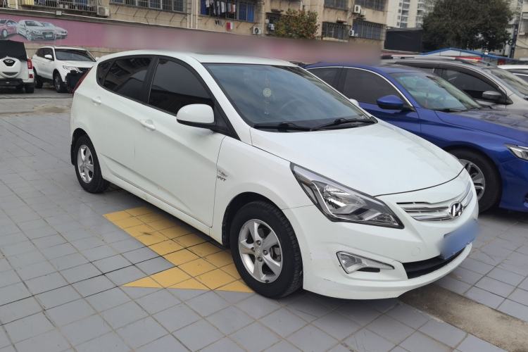 Used Hyundai Verna Ray 2014 1.4L Automatic GLX Front Right 45 Deg