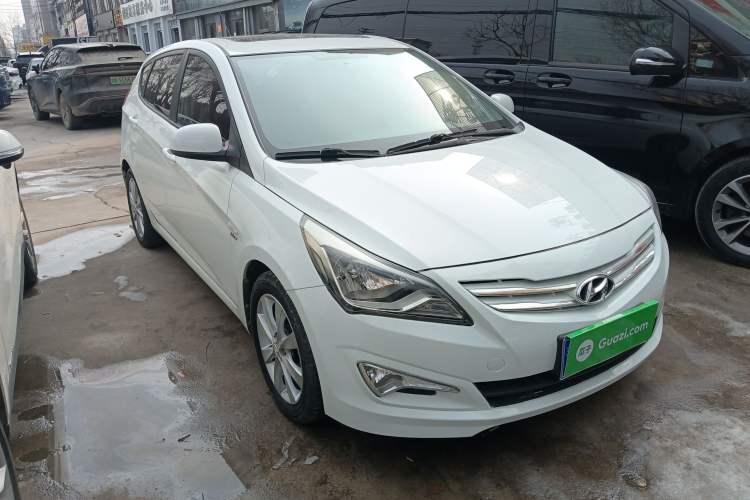 Used Hyundai Verna Ray 2014 1.4L Automatic GLX Front Right 45 Deg