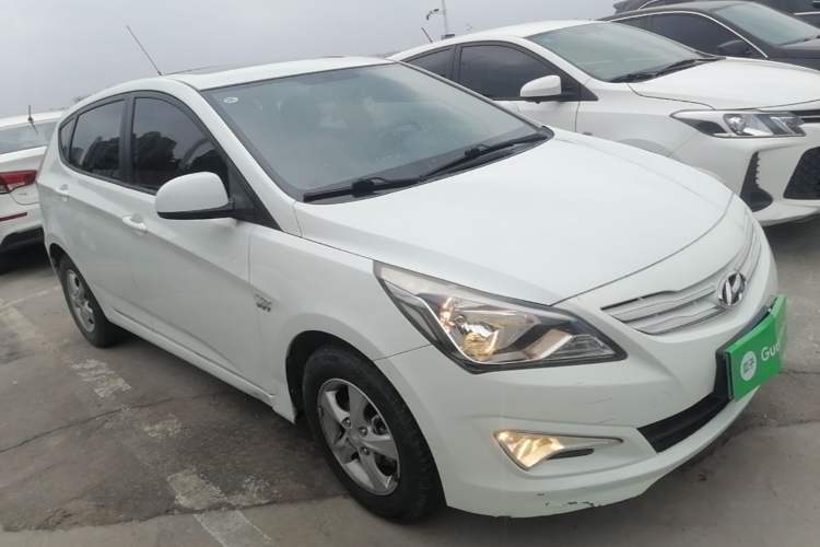 Used Hyundai Verna Ray 2014 1.4L Automatic GLX Front Right 45 Deg