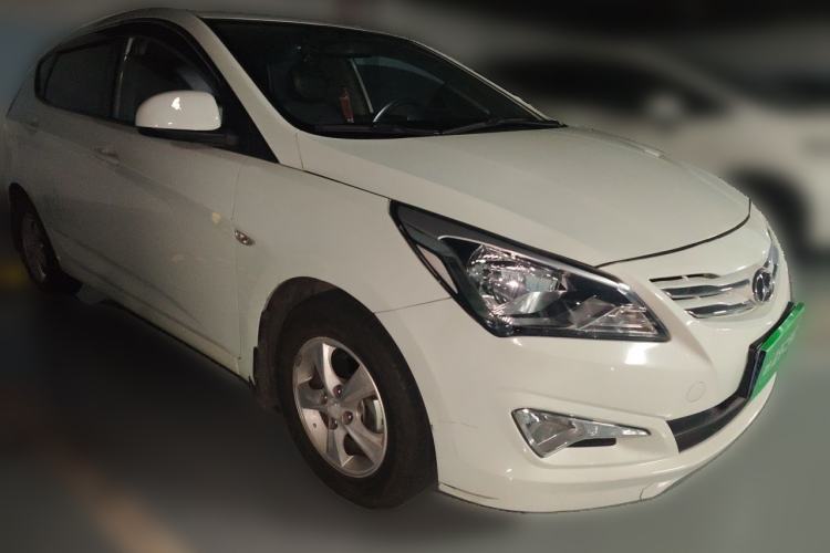 Used Hyundai Verna Ray 2014 1.4L Automatic GLX Front Right 45 Deg