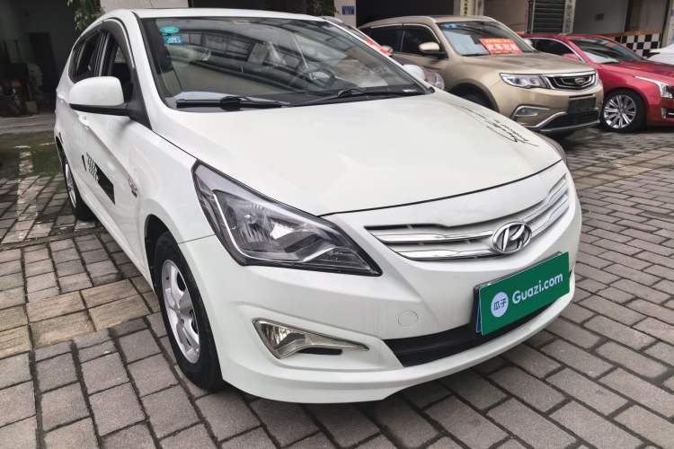 Used Hyundai Verna Ray 2014 1.4L Manual GLX Front Right 45 Deg