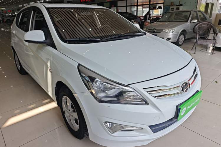 Used Hyundai Verna Ray 2014 1.4L Manual GLX Front Right 45 Deg