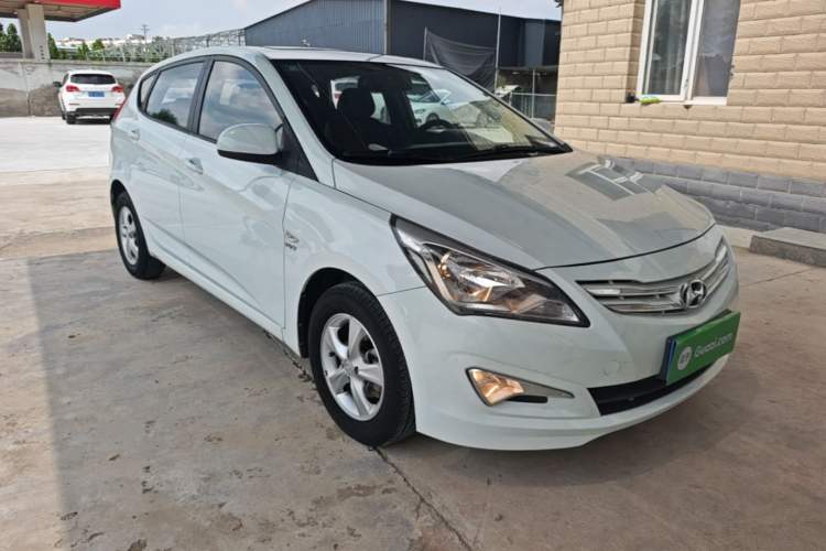 Used Hyundai Verna Ray 2014 1.4L Automatic GLX Front Right 45 Deg