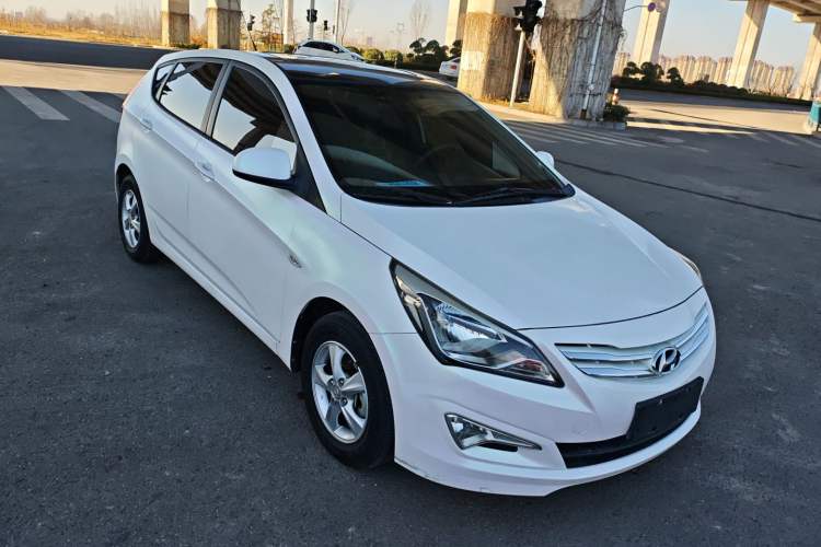 Used Hyundai Verna Ray 2014 1.4L Automatic GLX Front Right 45 Deg