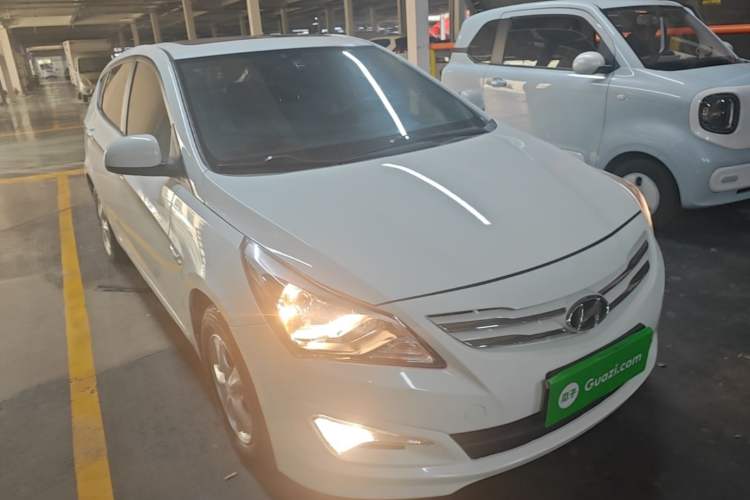 Used Hyundai Verna Ray 2014 1.4L Automatic GLX Front Right 45 Deg