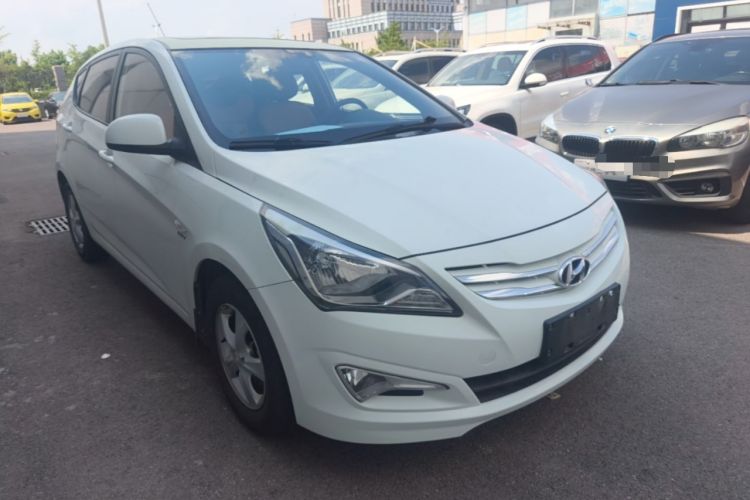 Used Hyundai Verna Ray 2014 1.4L Manual GLX Front Right 45 Deg