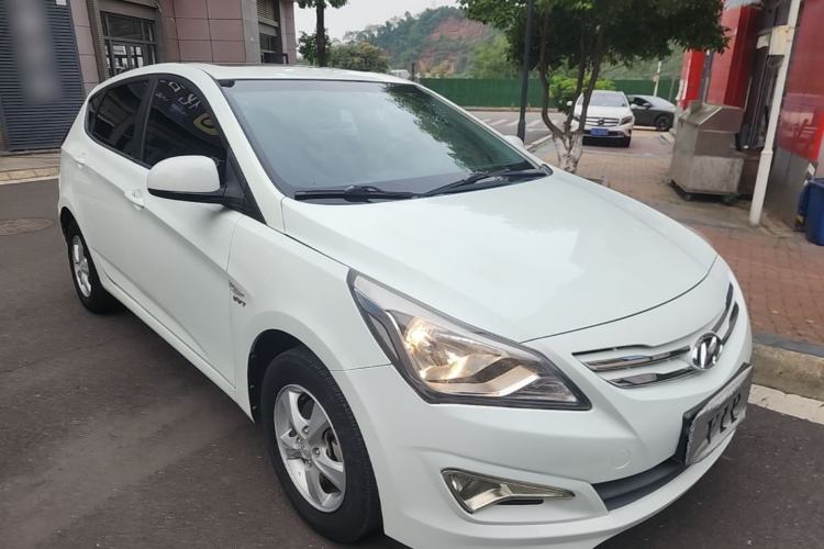 Used Hyundai Verna Ray 2014 1.4L Manual GLX Front Right 45 Deg