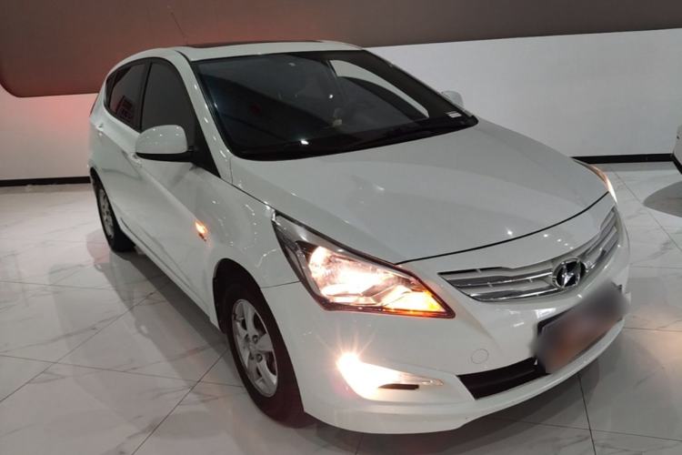 Used Hyundai Verna Ray 2014 1.4L Automatic GLX Front Right 45 Deg