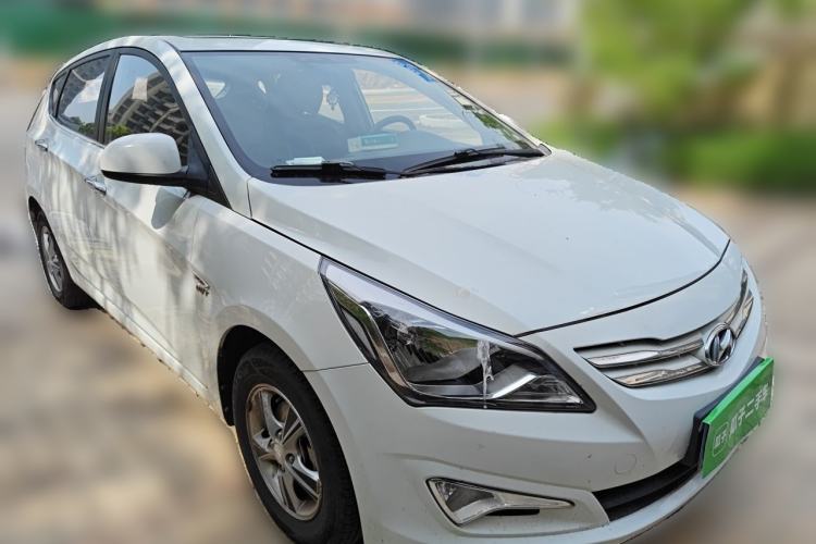 Used Hyundai Verna Ray 2014 1.4L Manual GLX Front Right 45 Deg