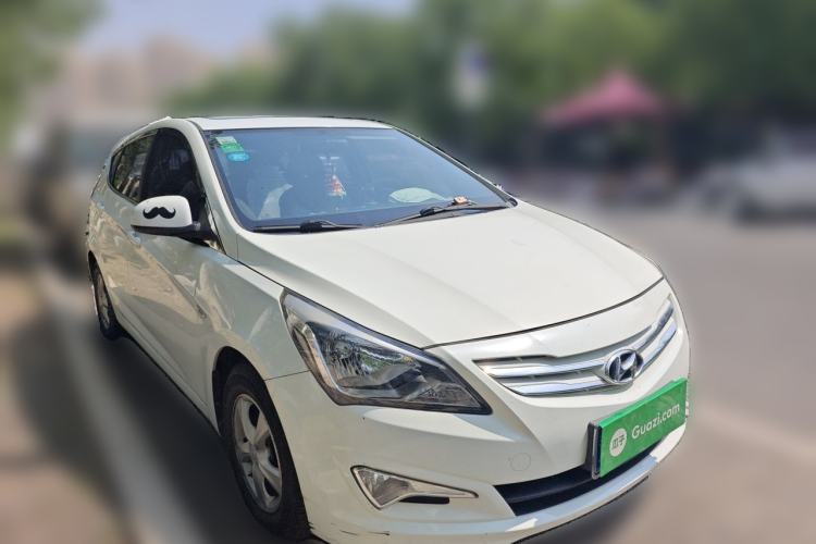 Used Hyundai Verna Ray 2014 1.4L Automatic GLX Front Right 45 Deg