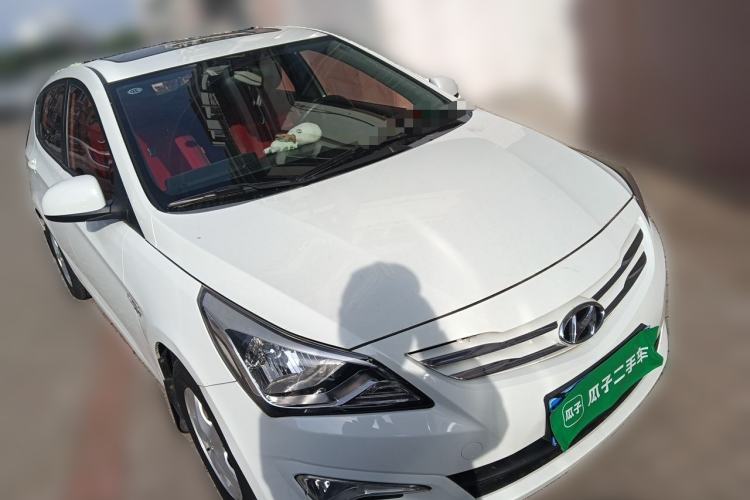 Used Hyundai Verna Ray 2014 1.4L Automatic GLX Front Right 45 Deg