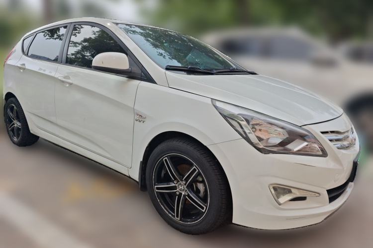 Used Hyundai Verna Ray 2014 1.4L Automatic GLX Front Right 45 Deg