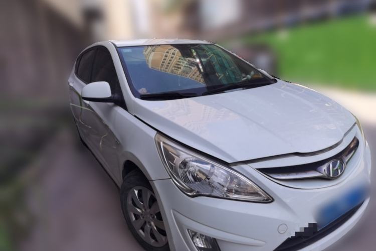 Used Hyundai Verna Ray 2014 1.4L Manual GLX Front Right 45 Deg