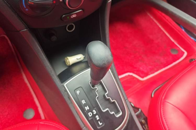 Used Hyundai Verna Ray 2014 1.4L Automatic GLX Gear Lever