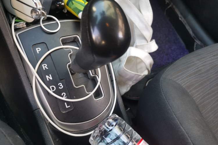 Used Hyundai Verna Ray 2014 1.4L Automatic GLX Gear Lever