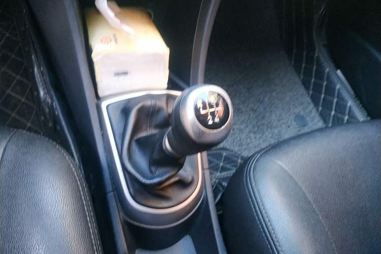 Used Hyundai Verna Ray 2014 1.4L Manual GLX Gear Lever