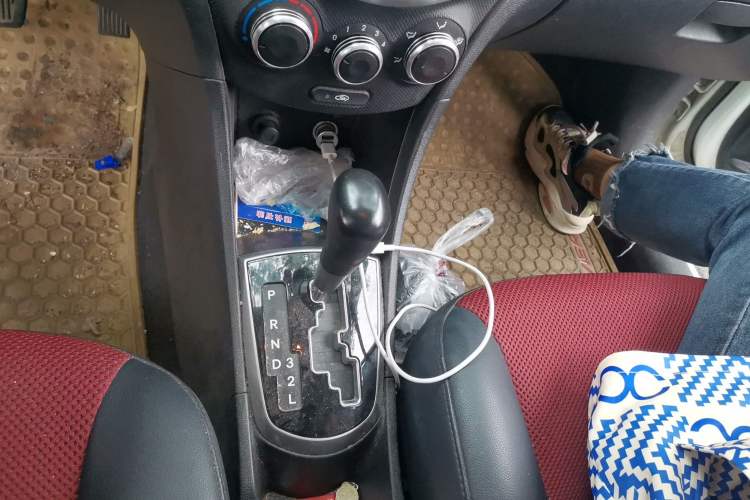 Used Hyundai Verna Ray 2014 1.4L Automatic GLX Gear Lever