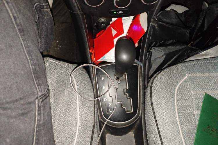 Used Hyundai Verna Ray 2014 1.4L Automatic GLX Gear Lever