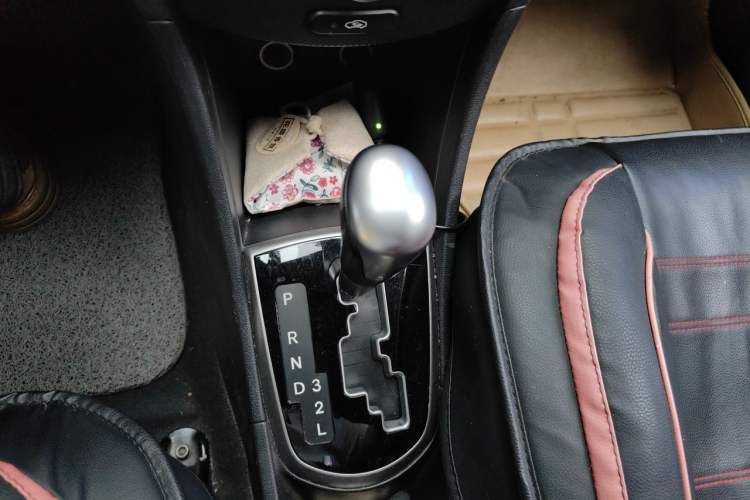 Used Hyundai Verna Ray 2014 1.6L Automatic TOP Gear Lever