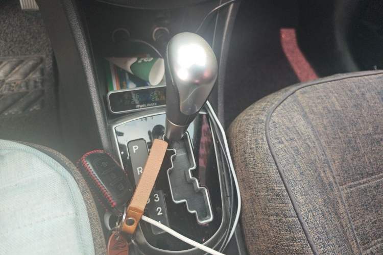 Used Hyundai Verna Ray 2014 1.4L Automatic TOP Gear Lever