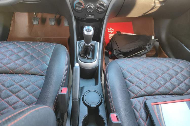Used Hyundai Verna Ray 2014 1.4L Manual GLX Gear Lever