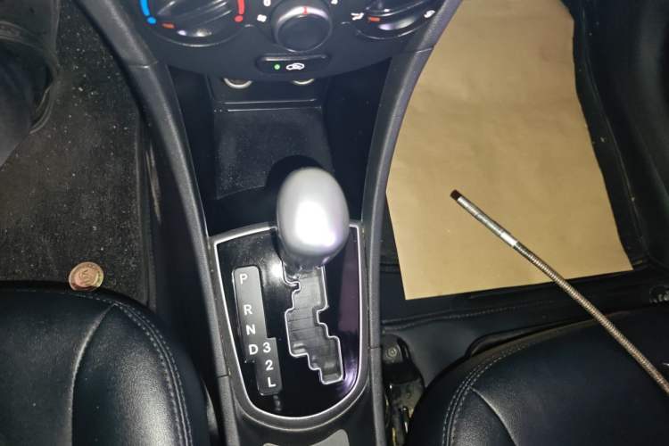 Used Hyundai Verna Ray 2014 1.6L Automatic TOP Gear Lever