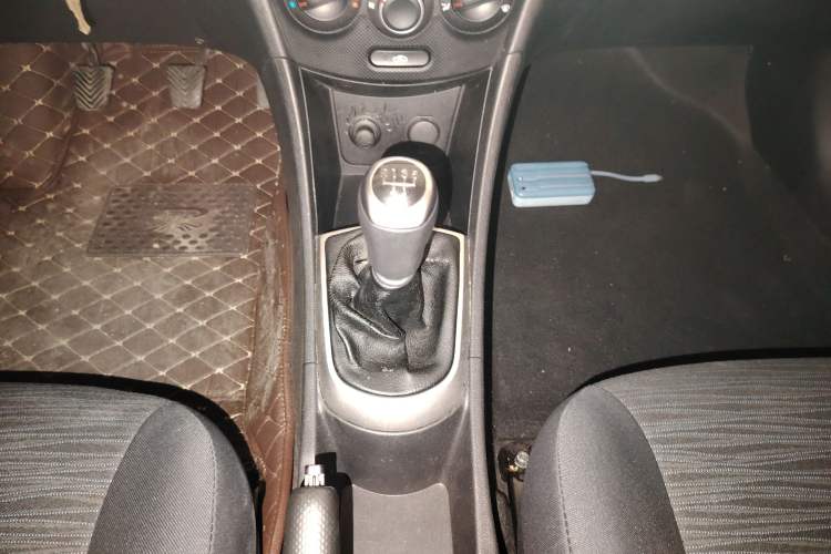 Used Hyundai Verna Ray 2014 1.4L Manual GLX Gear Lever