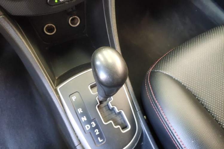 Used Hyundai Verna Ray 2014 1.4L Automatic GLX Gear Lever