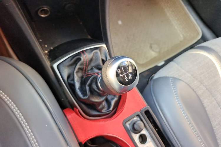 Used Hyundai Verna Ray 2014 1.4L Manual GLX Gear Lever