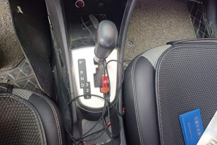 Used Hyundai Verna Ray 2014 1.4L Automatic GLX Gear Lever