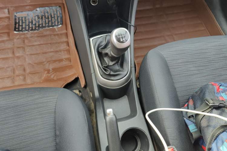 Used Hyundai Verna Ray 2014 1.4L Manual GLX Gear Lever