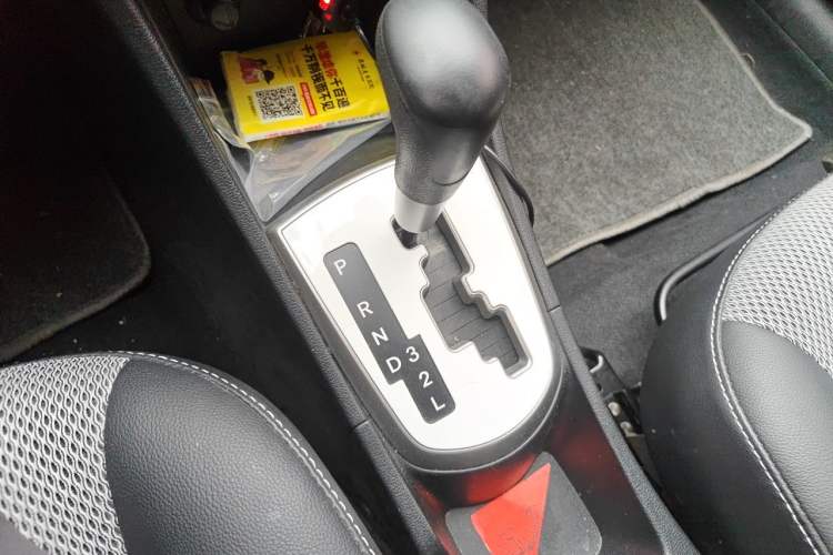 Used Hyundai Verna Ray 2014 1.4L Automatic GLX Gear Lever