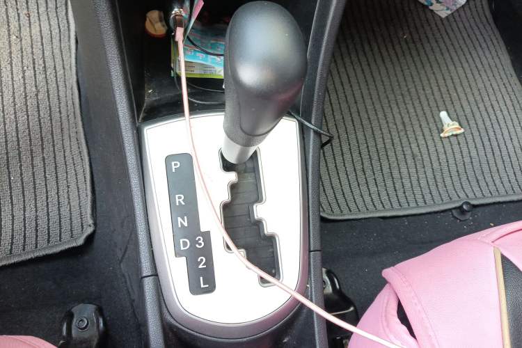 Used Hyundai Verna Ray 2014 1.4L Automatic GLX Gear Lever