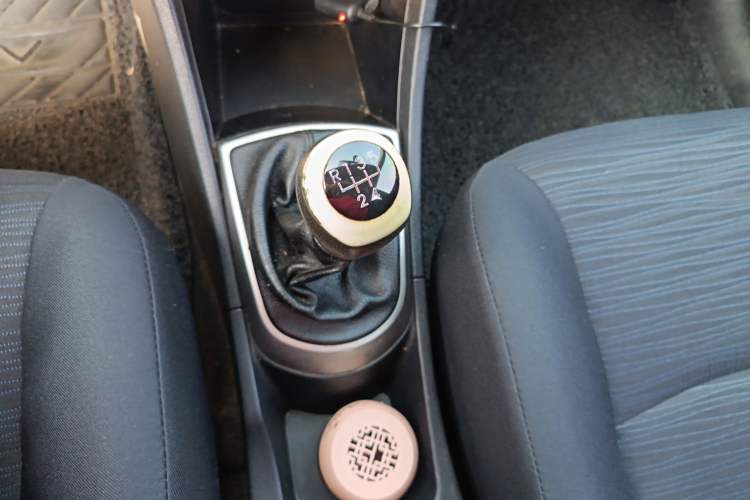 Used Hyundai Verna Ray 2014 1.4L Manual GLX Gear Lever