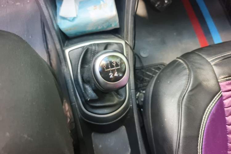 Used Hyundai Verna Ray 2014 1.4L Manual GLX Gear Lever