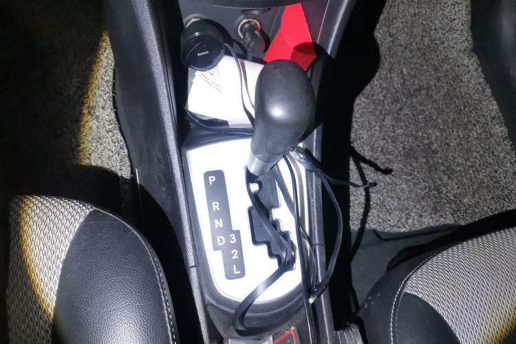 Used Hyundai Verna Ray 2014 1.4L Automatic GLX Gear Lever