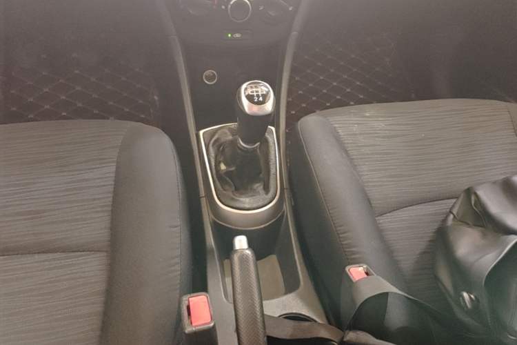 Used Hyundai Verna Ray 2014 1.4L Manual GLX Gear Lever