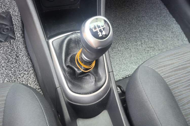 Used Hyundai Verna Ray 2014 1.4L Manual GLX Gear Lever
