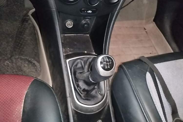Used Hyundai Verna Ray 2014 1.4L Manual GLX Gear Lever