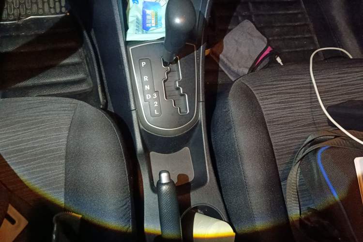 Used Hyundai Verna Ray 2014 1.4L Automatic GLX Gear Lever