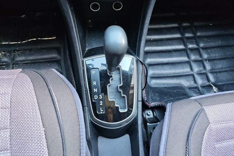 Used Hyundai Verna Ray 2014 1.4L Automatic GLX Gear Lever