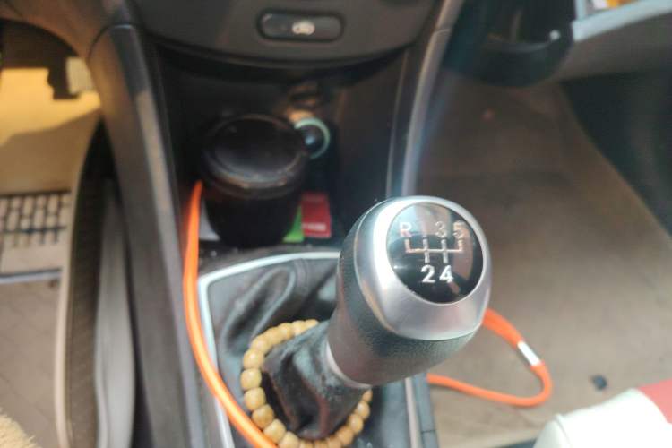 Used Hyundai Verna Ray 2014 1.4L Manual GLX Gear Lever